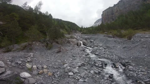 River flowing through the mountains 動画素材 131456592
