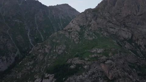 River flowing through valley surrounded by mountains at dawn Video stock 312448491