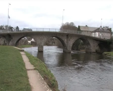 River flowing under bridge Video stock 10610457