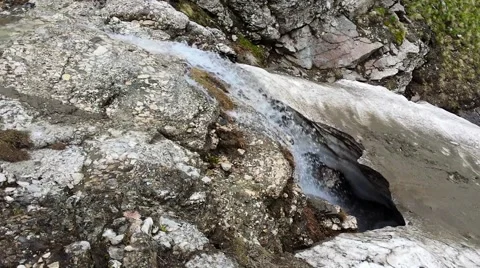 River flowing under ice and snow Video stock 43330790