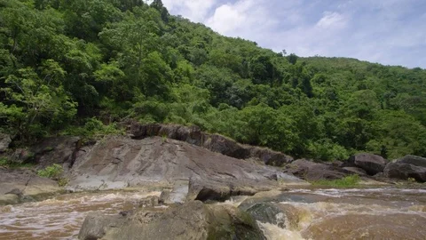 The river flows between mountains Vídeo Stock 80331662