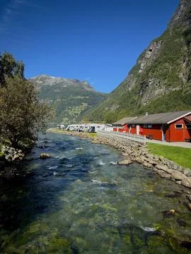 The river flows down from the mountains in Geiranger Foto stock
