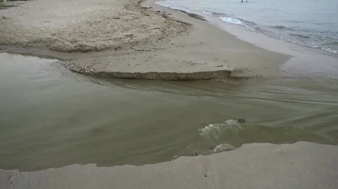 The river flows into the sea 库存影片 67901933