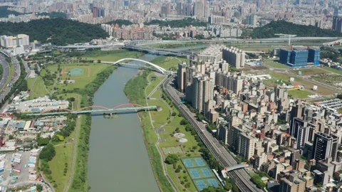 River flows through big city, New Taipei city, Taiwan Vídeo Stock 96688620