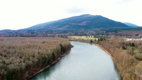 River Flyover Wide Towards Mountain 4k 30f 库存影片 144723545