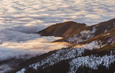 River of fog flooding valley Stock Footage 148282921