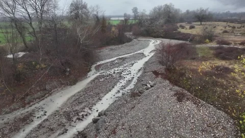 River in the forest Vidéo 344467495