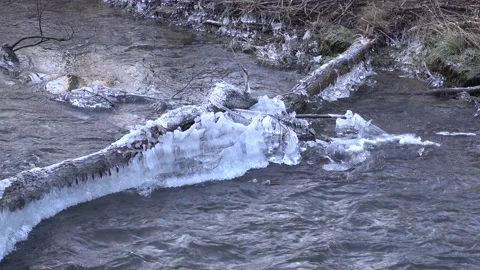 River with ice on a cold winter day Stock-Footage 149842242