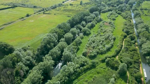 River Kennett in Burghfield Reading Aerial shot Vídeo Stock 338308290