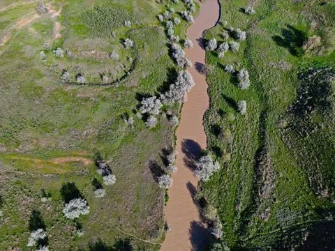 The river is in a large field Stock Photos