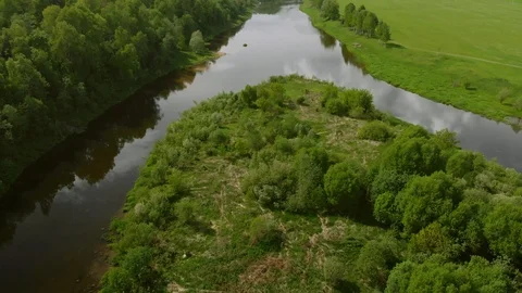 River in late spring Vidéo 89916450