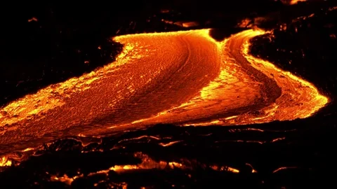 River of lava 2 Night Glowing Hot flow from Kilauea Active Volcano Puu Oo Vent 스톡 동영상 81858667