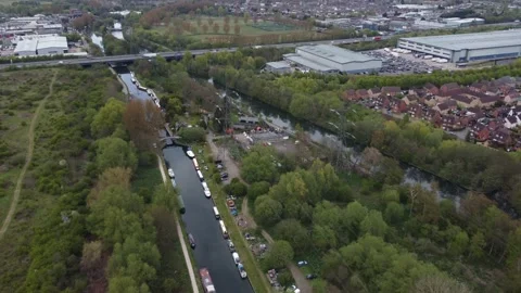 River Lea or River Lee, waltham cross, cheshunt, essex. Stock Footage 181150971