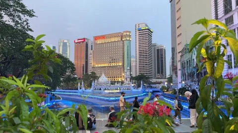 River of Life light show in front of Masjid Jamek Mosque in Kuala Lumpur. Stock Footage 295980422