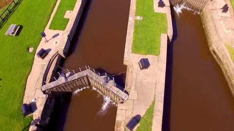 River Lock 動画素材 102054721