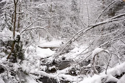 River in the mountains in winter Stock-Fotos