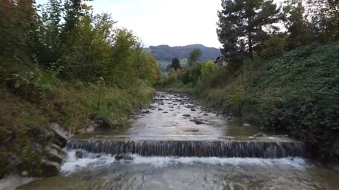 River in the mounts 库存影片 142710237