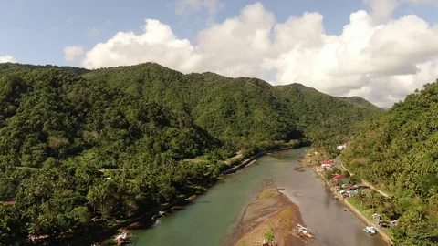 River Mouth into the Ocean 動画素材 102705647