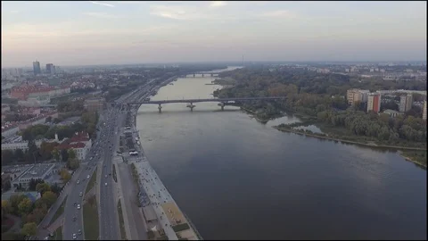 A river passing through the city center. Video stock 128185599