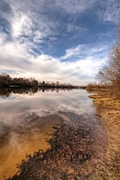 By this river Stock-Fotos