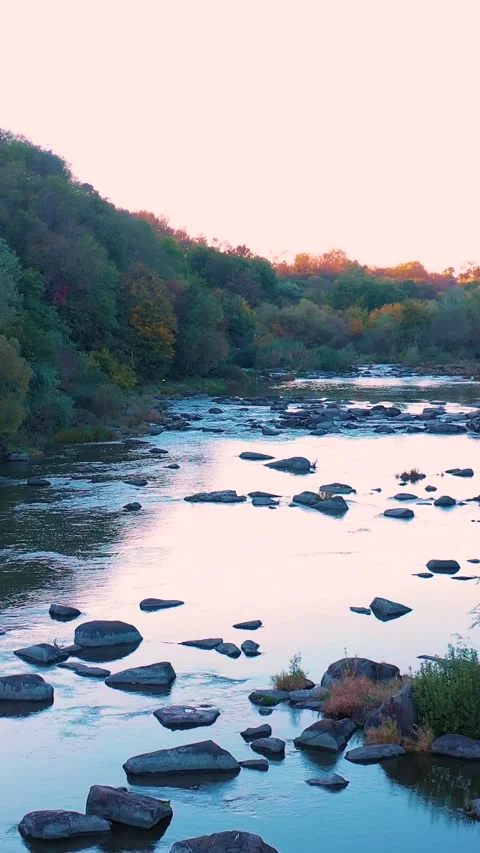 River with rapids. Beautiful fall nature by the river. Vertical video. 스톡 동영상 288219453