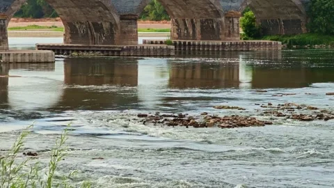 River Rapids Flowing Beneath Stone Bridge Vidéo 345854872