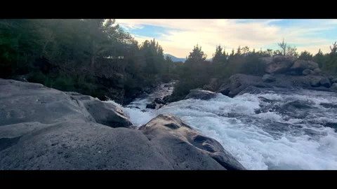 River Rapids Flowing To Mountain Valley Vidéo 345662899