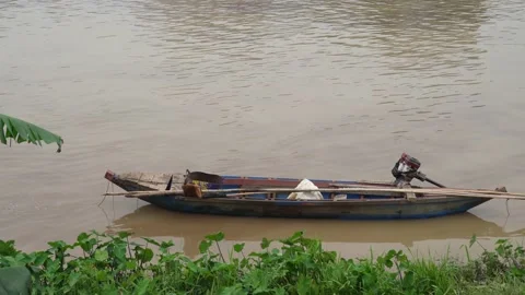 River with reddish turbid water with stranded fishing boats Stock Footage 221968927