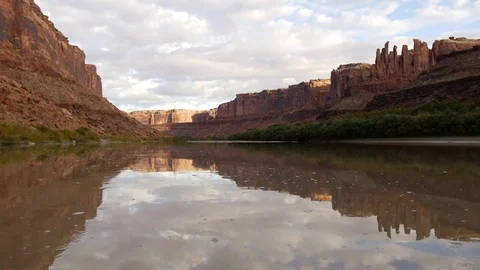 River reflection low wide Vídeos de archivo 82542199