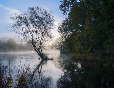 The river rises in winter overflows its banks Foto stock