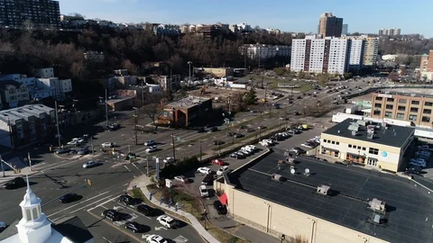 River Road Intersection below Edgewater Apartment Towers 動画素材 87958035