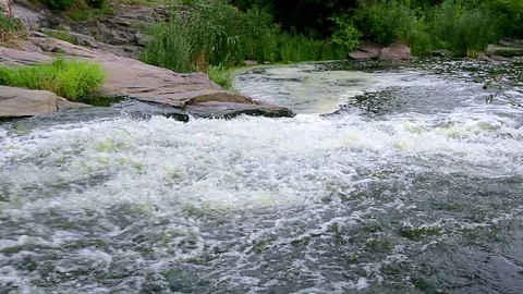 River in the rock Video stock 99001363