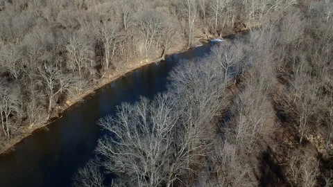 River running through a park during winter Video stock 87343174