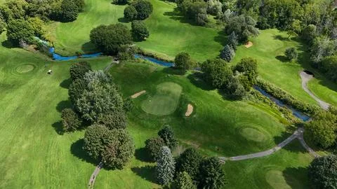 River Runs Through Golf Stock-Fotos