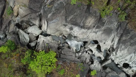 River Sao Miguel in vale da lua in chapada dos veadeiros Vídeo Stock 294032738