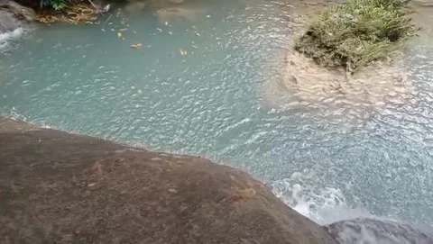 The river seemed to flow clear blue and calm. Vídeo Stock 332977854