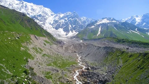 River, Shkhara Glacier drone view Vidéo 94584006