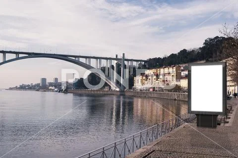 River Shores Mockup Plantilla PSD