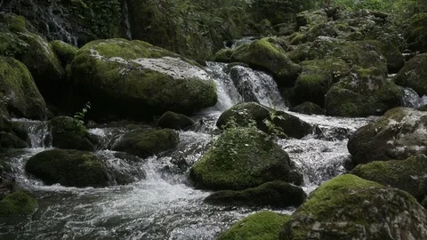 River slowmo Stockbeeldmateriaal 81590741