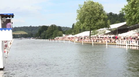 River with spectators ready for boat race Stock Footage 47525874