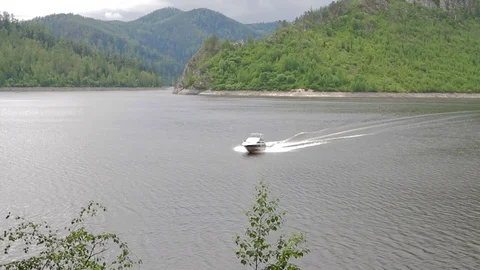 River speed boat mountain landscape 스톡 동영상 70835005