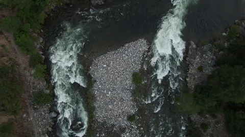 River split in Sierra Mountains - Downieville 스톡 동영상 110934733