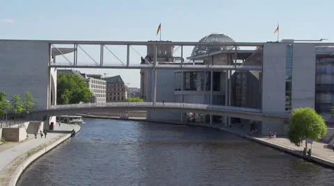 River Spree in Berlin Video stock 25795000