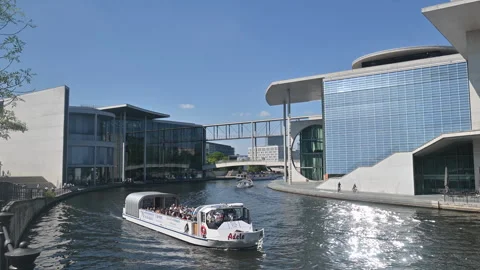 River Spree Berlin Stock-Footage 335830090