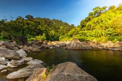 River stone , View water river tree, Stone river and sun in forest Foto stock