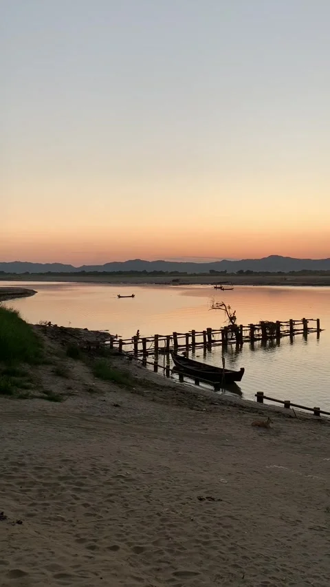 River sunset in Bagan Vidéo 343736262