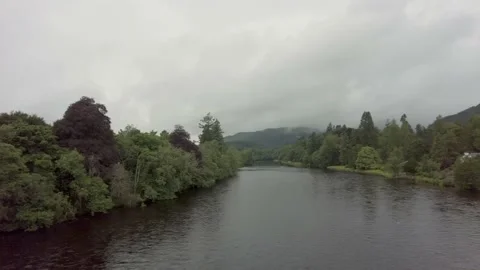The River Tay captured from Dunkeld bridge, Perthshire 스톡 동영상 201307838