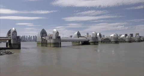 River Thames Barrier View Of London City at 100fps 库存影片 201814435