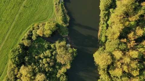 River Thames birds eye tracking shot - high altitude Stock Footage 139350089