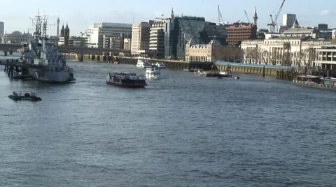 River Thames with boats including HMS Belfast 03 Video stock 35596350